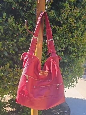 Vibrant Red Shoulder Tote with Gold Accents
